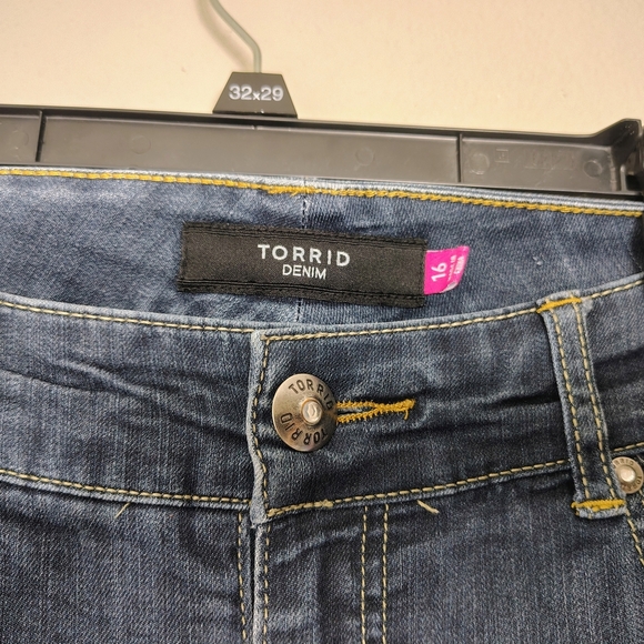 Torrid Denim Women’s Jeans w/Leg Side Zippers Low Raise 5-pockets Desig Size 16 - Picture 2 of 12